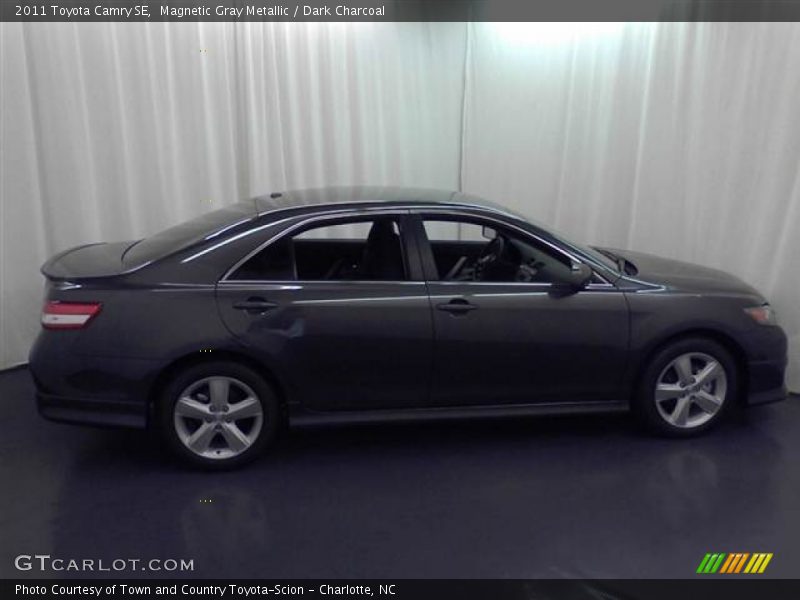 Magnetic Gray Metallic / Dark Charcoal 2011 Toyota Camry SE