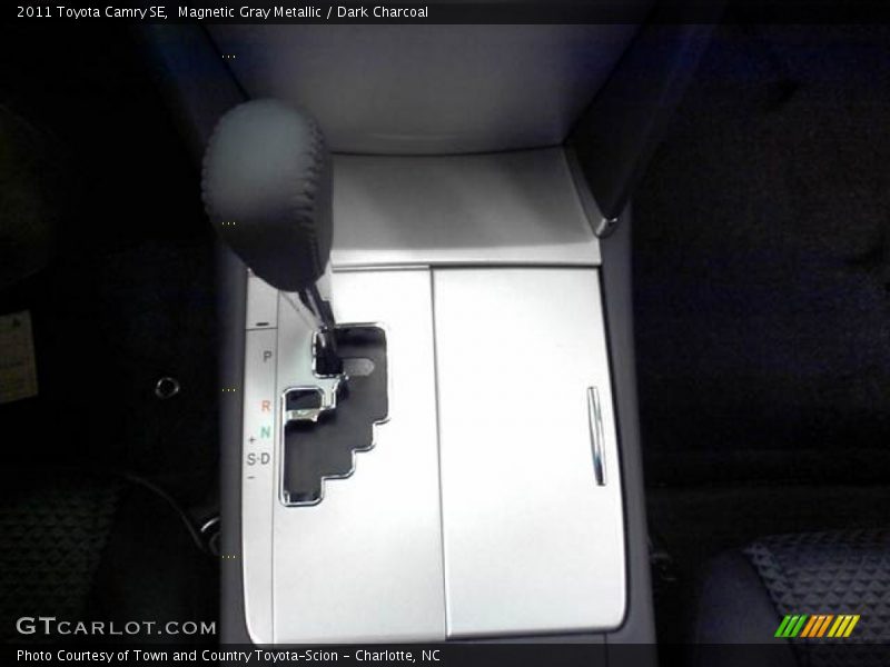 Magnetic Gray Metallic / Dark Charcoal 2011 Toyota Camry SE