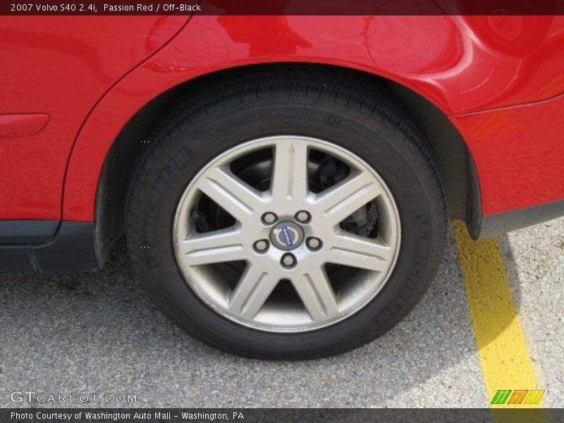 Passion Red / Off-Black 2007 Volvo S40 2.4i