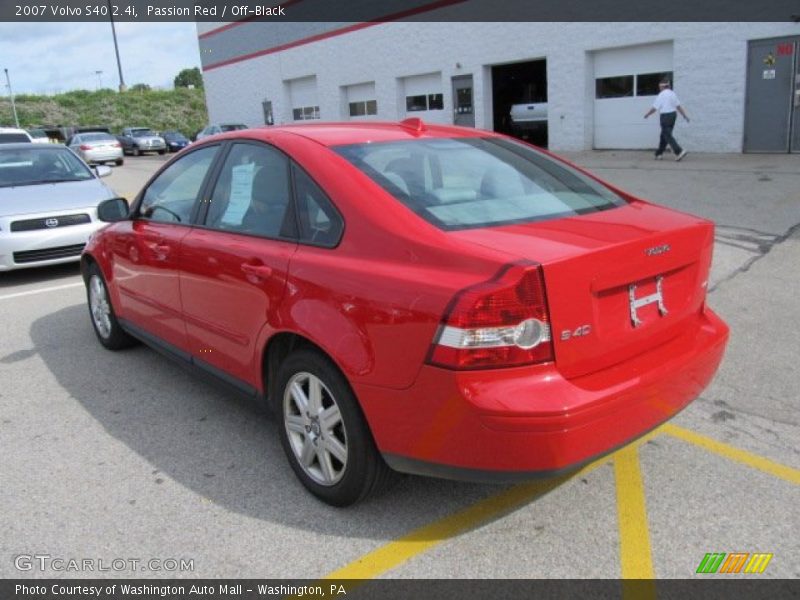 Passion Red / Off-Black 2007 Volvo S40 2.4i