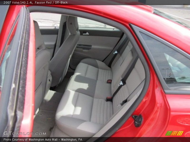 Passion Red / Off-Black 2007 Volvo S40 2.4i