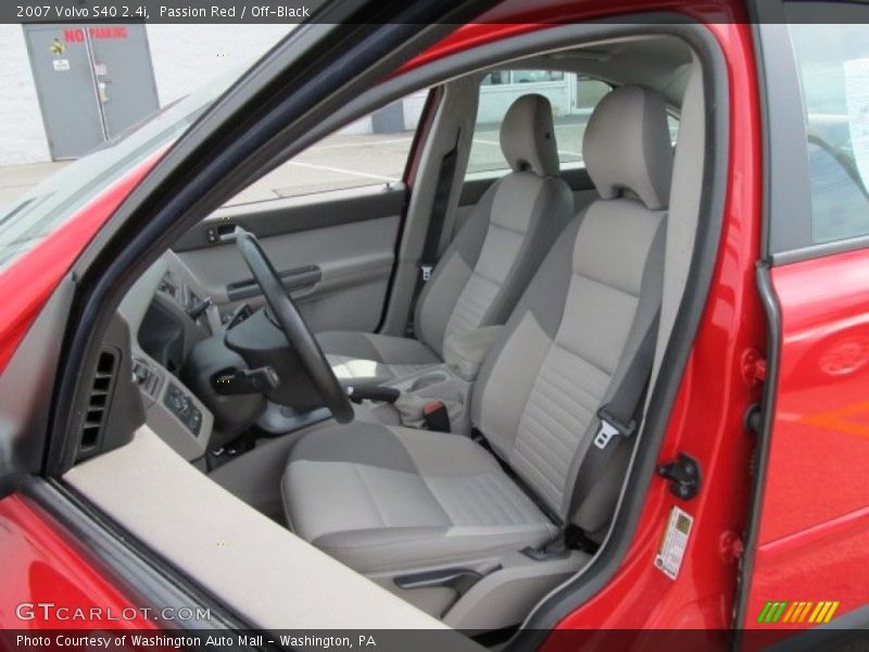 Passion Red / Off-Black 2007 Volvo S40 2.4i