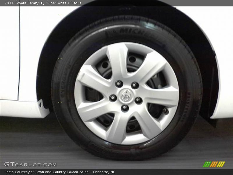 Super White / Bisque 2011 Toyota Camry LE