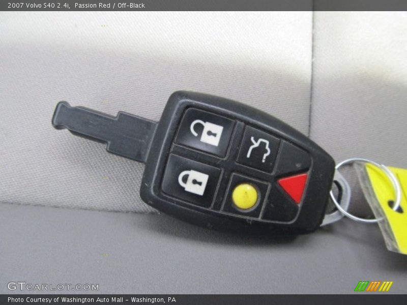 Passion Red / Off-Black 2007 Volvo S40 2.4i