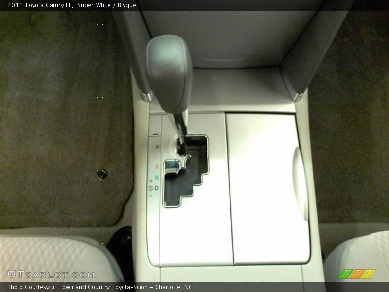 Super White / Bisque 2011 Toyota Camry LE