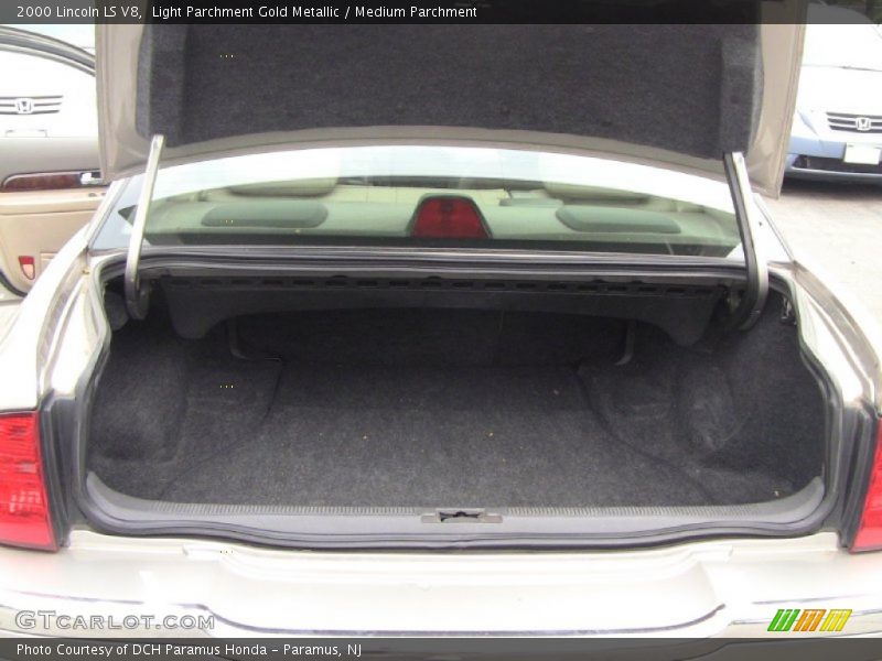  2000 LS V8 Trunk