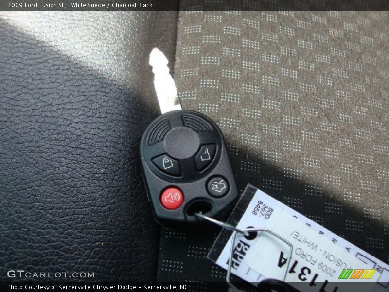 White Suede / Charcoal Black 2009 Ford Fusion SE