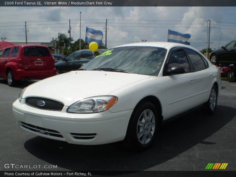 Vibrant White / Medium/Dark Flint Grey 2006 Ford Taurus SE