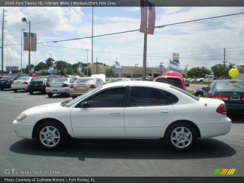 Vibrant White / Medium/Dark Flint Grey 2006 Ford Taurus SE