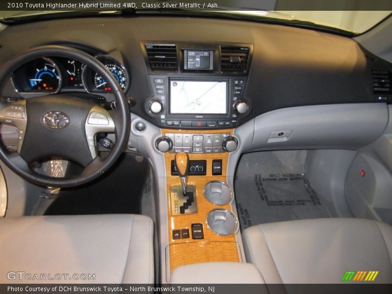 Dashboard of 2010 Highlander Hybrid Limited 4WD