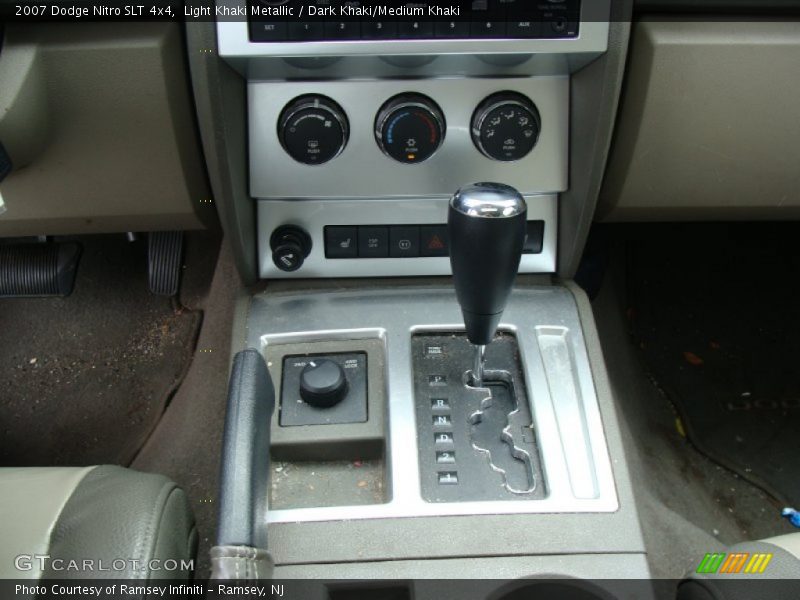 Light Khaki Metallic / Dark Khaki/Medium Khaki 2007 Dodge Nitro SLT 4x4