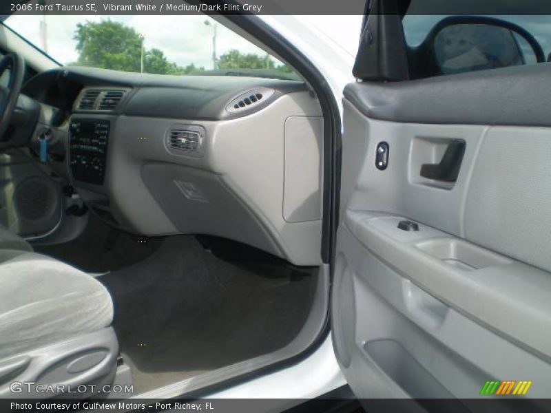Vibrant White / Medium/Dark Flint Grey 2006 Ford Taurus SE