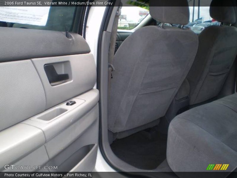 Vibrant White / Medium/Dark Flint Grey 2006 Ford Taurus SE