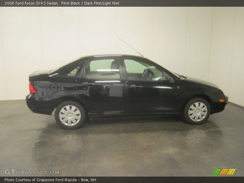 Pitch Black / Dark Flint/Light Flint 2006 Ford Focus ZX4 S Sedan