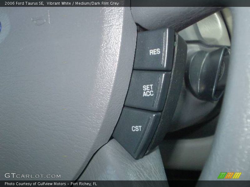 Vibrant White / Medium/Dark Flint Grey 2006 Ford Taurus SE