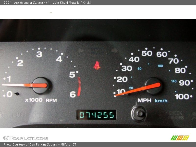 Light Khaki Metallic / Khaki 2004 Jeep Wrangler Sahara 4x4