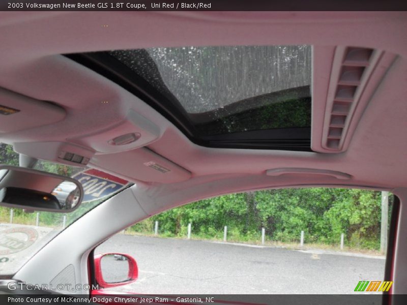Uni Red / Black/Red 2003 Volkswagen New Beetle GLS 1.8T Coupe