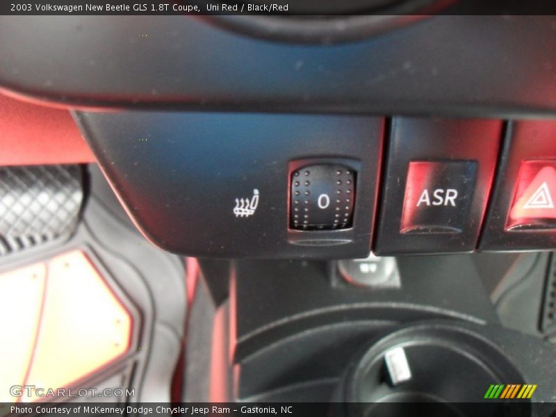 Uni Red / Black/Red 2003 Volkswagen New Beetle GLS 1.8T Coupe