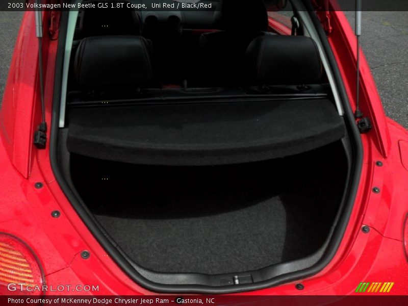 Uni Red / Black/Red 2003 Volkswagen New Beetle GLS 1.8T Coupe