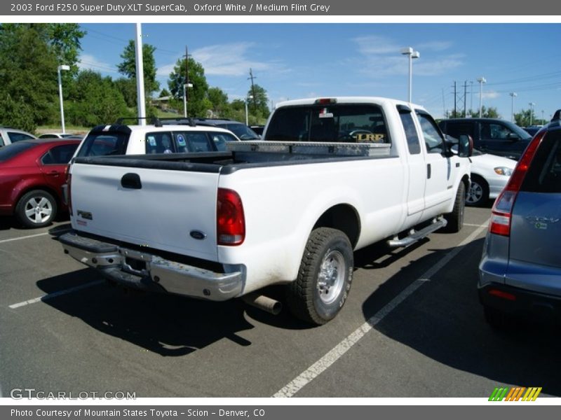 Oxford White / Medium Flint Grey 2003 Ford F250 Super Duty XLT SuperCab