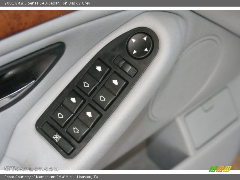 Controls of 2001 5 Series 540i Sedan