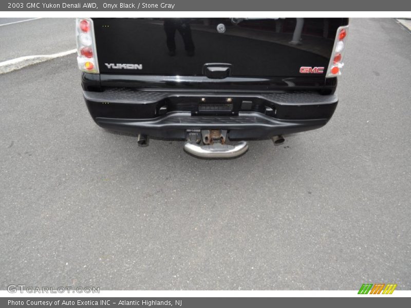 Onyx Black / Stone Gray 2003 GMC Yukon Denali AWD