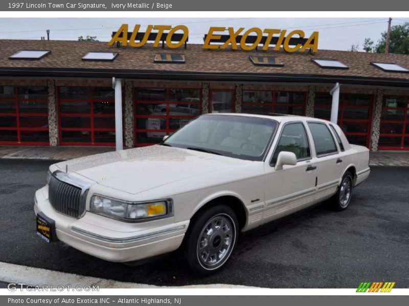Ivory Metallic / Beige 1997 Lincoln Town Car Signature