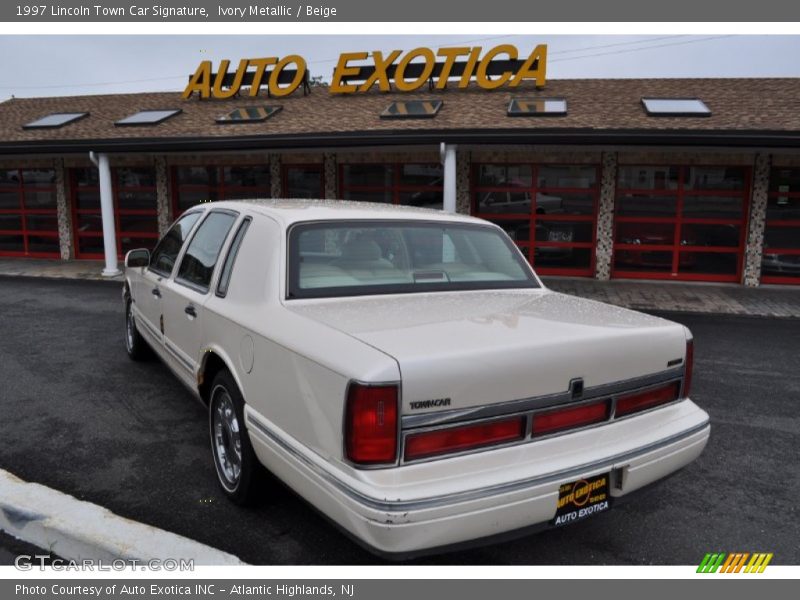 Ivory Metallic / Beige 1997 Lincoln Town Car Signature
