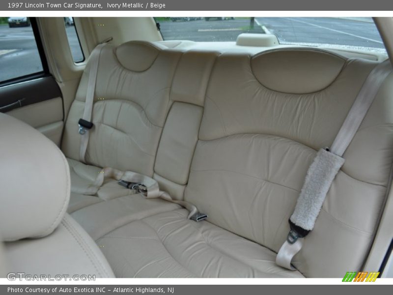 Ivory Metallic / Beige 1997 Lincoln Town Car Signature