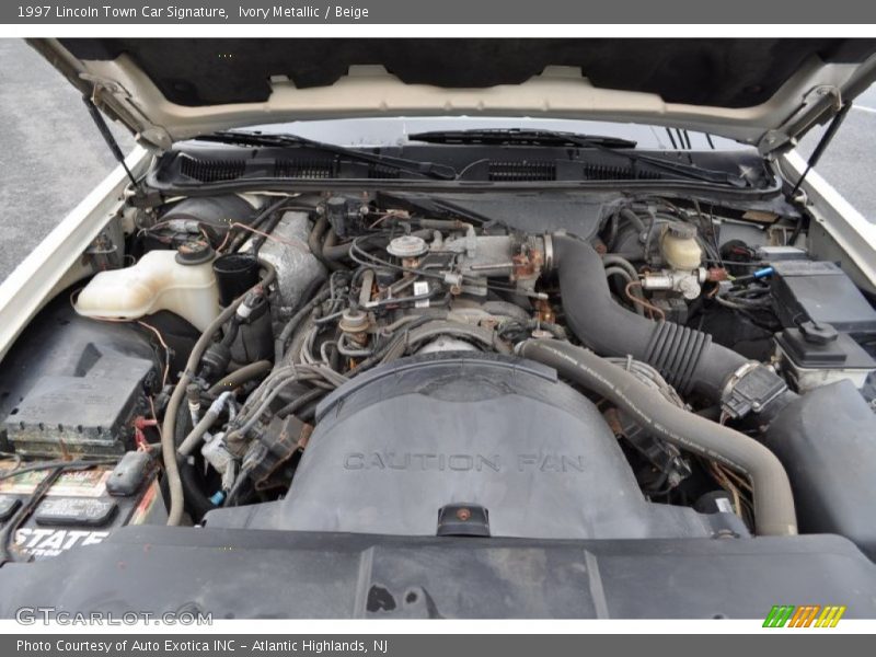 Ivory Metallic / Beige 1997 Lincoln Town Car Signature