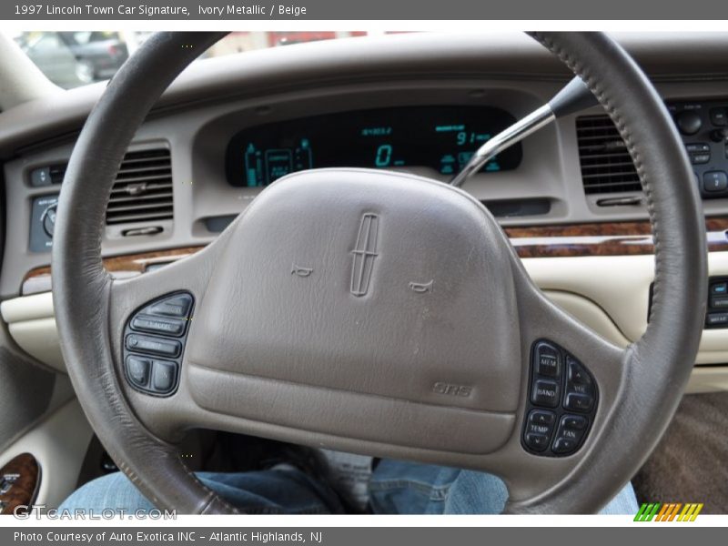 Ivory Metallic / Beige 1997 Lincoln Town Car Signature