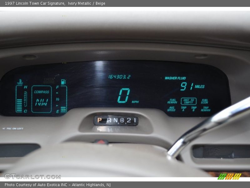 Ivory Metallic / Beige 1997 Lincoln Town Car Signature