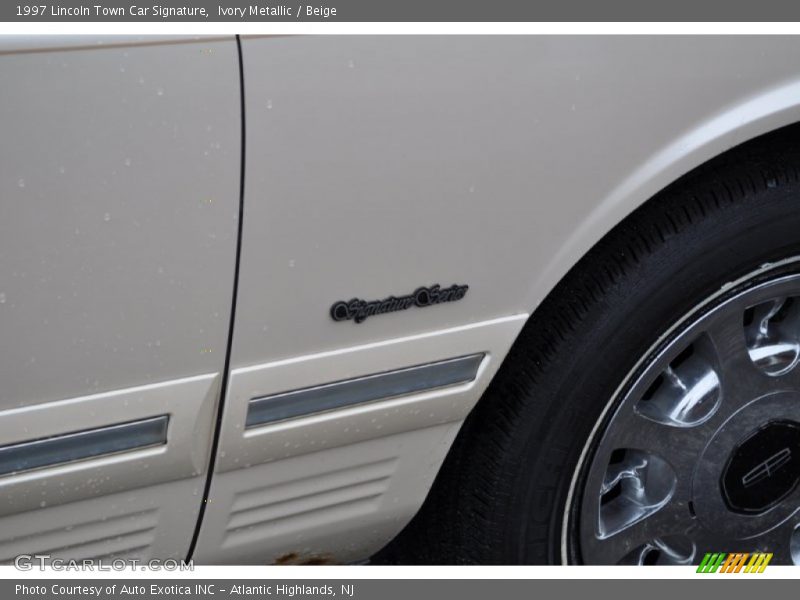 Ivory Metallic / Beige 1997 Lincoln Town Car Signature