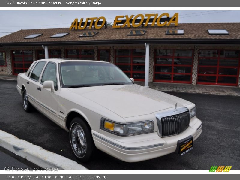 Ivory Metallic / Beige 1997 Lincoln Town Car Signature