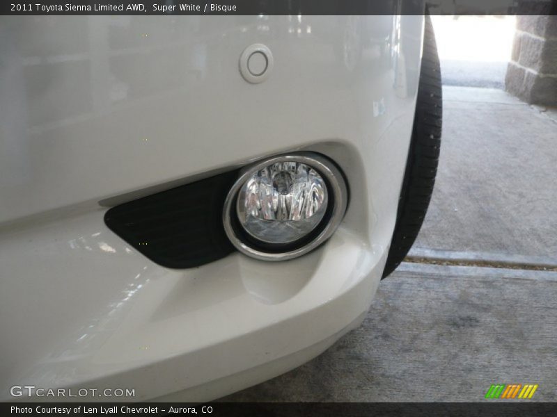 Super White / Bisque 2011 Toyota Sienna Limited AWD