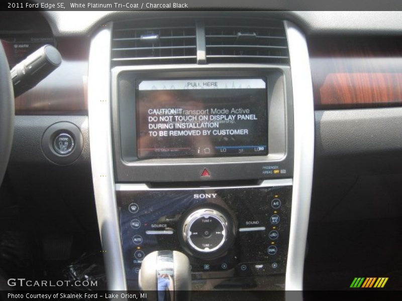 White Platinum Tri-Coat / Charcoal Black 2011 Ford Edge SE