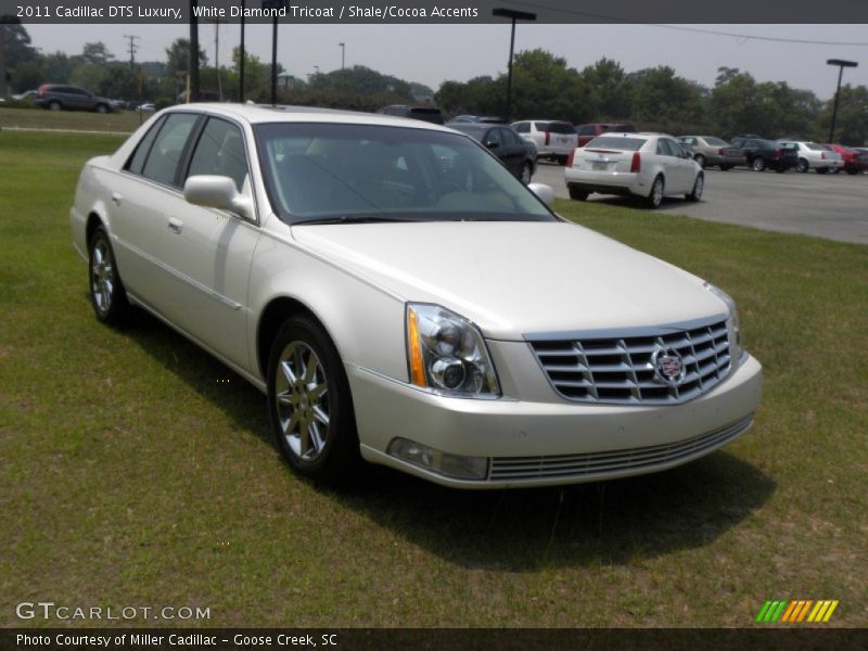 White Diamond Tricoat / Shale/Cocoa Accents 2011 Cadillac DTS Luxury