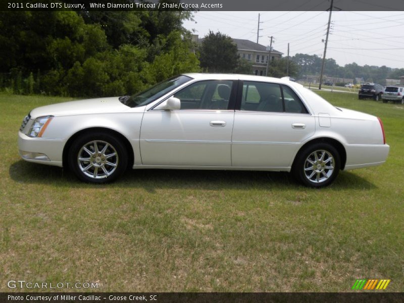 White Diamond Tricoat / Shale/Cocoa Accents 2011 Cadillac DTS Luxury