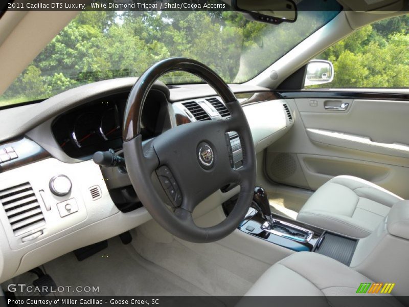 White Diamond Tricoat / Shale/Cocoa Accents 2011 Cadillac DTS Luxury
