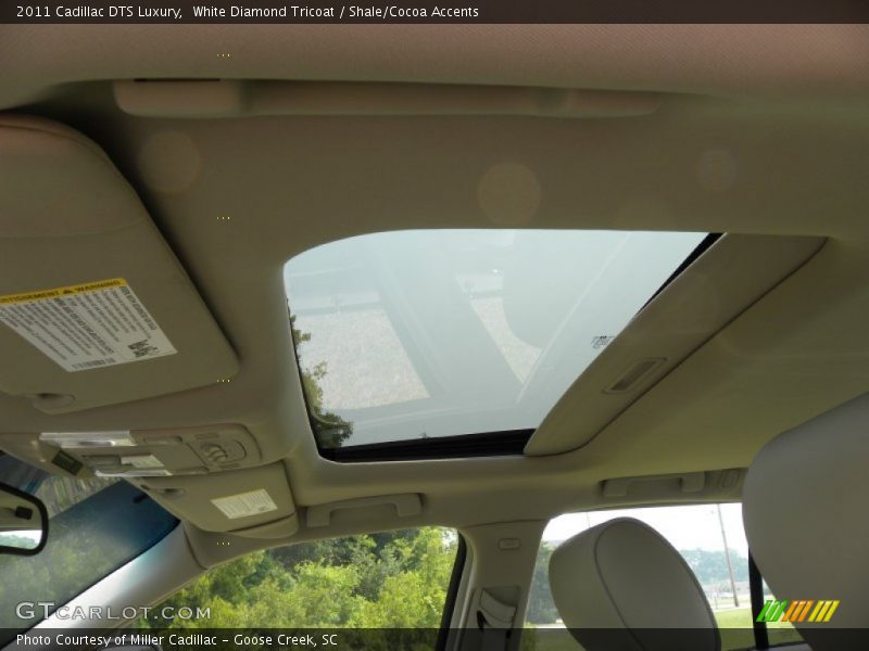 White Diamond Tricoat / Shale/Cocoa Accents 2011 Cadillac DTS Luxury
