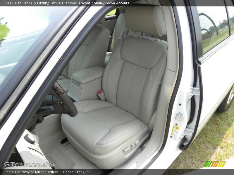 White Diamond Tricoat / Shale/Cocoa Accents 2011 Cadillac DTS Luxury