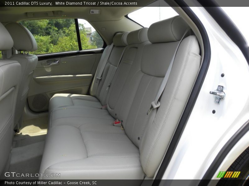 White Diamond Tricoat / Shale/Cocoa Accents 2011 Cadillac DTS Luxury