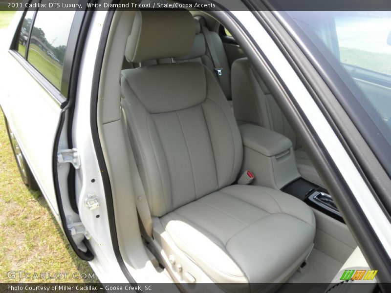 White Diamond Tricoat / Shale/Cocoa Accents 2011 Cadillac DTS Luxury
