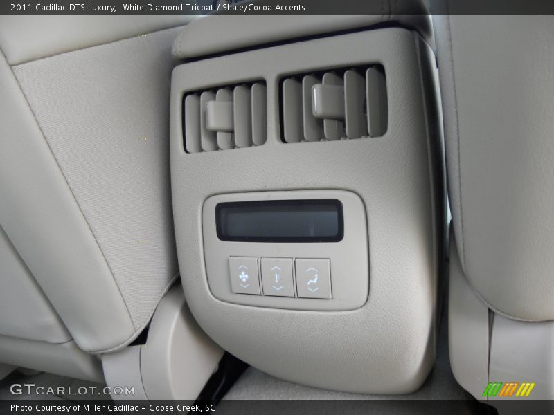 White Diamond Tricoat / Shale/Cocoa Accents 2011 Cadillac DTS Luxury