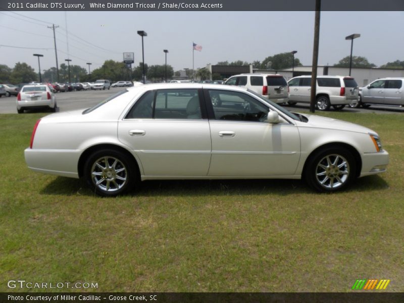 White Diamond Tricoat / Shale/Cocoa Accents 2011 Cadillac DTS Luxury