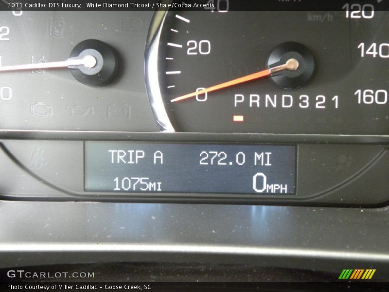White Diamond Tricoat / Shale/Cocoa Accents 2011 Cadillac DTS Luxury