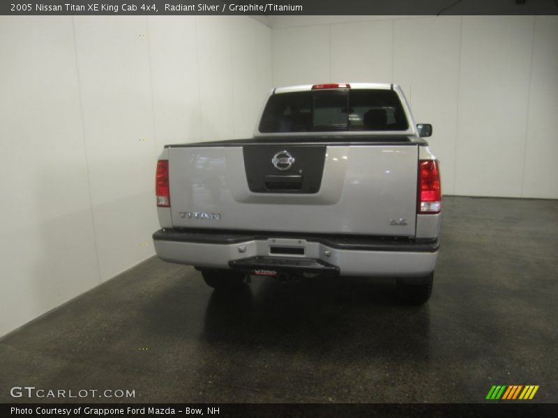 Radiant Silver / Graphite/Titanium 2005 Nissan Titan XE King Cab 4x4