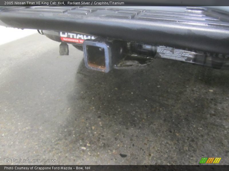 Radiant Silver / Graphite/Titanium 2005 Nissan Titan XE King Cab 4x4