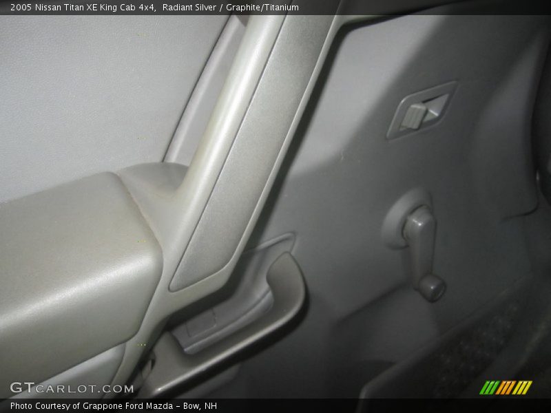 Radiant Silver / Graphite/Titanium 2005 Nissan Titan XE King Cab 4x4