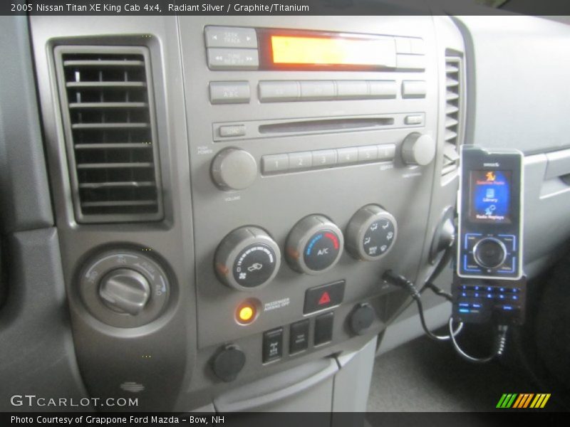 Radiant Silver / Graphite/Titanium 2005 Nissan Titan XE King Cab 4x4